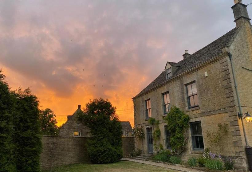 بنسيون Halford House   Adults Only