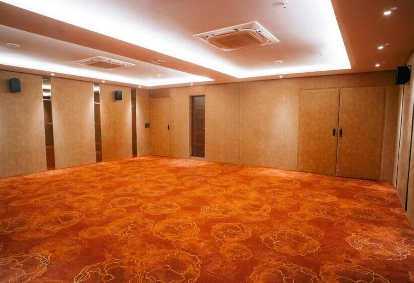 Playotel Premier Vijay Nagar