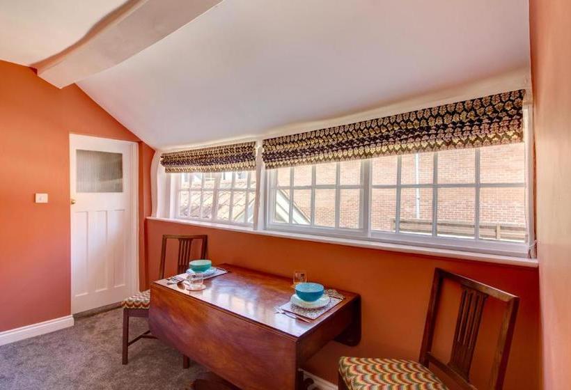 צימר The Green Parrot