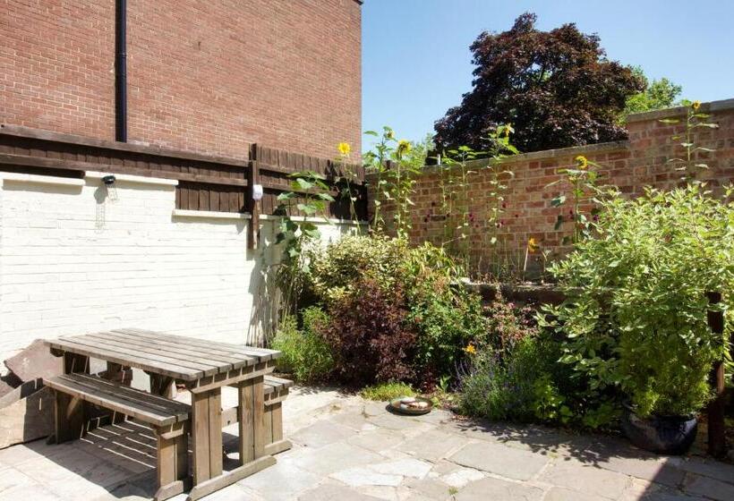 צימר The Green Parrot