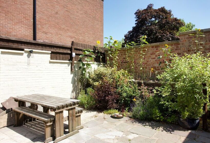 צימר The Green Parrot