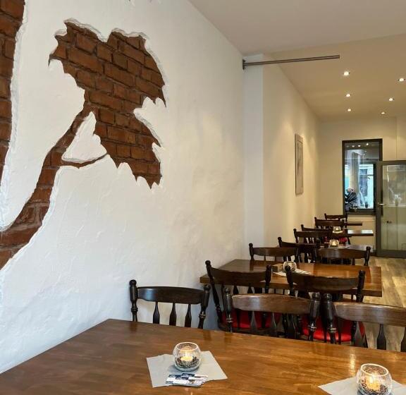 민박 Passage 84   Hotel & Café