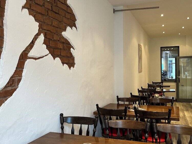 민박 Passage 84   Hotel & Café