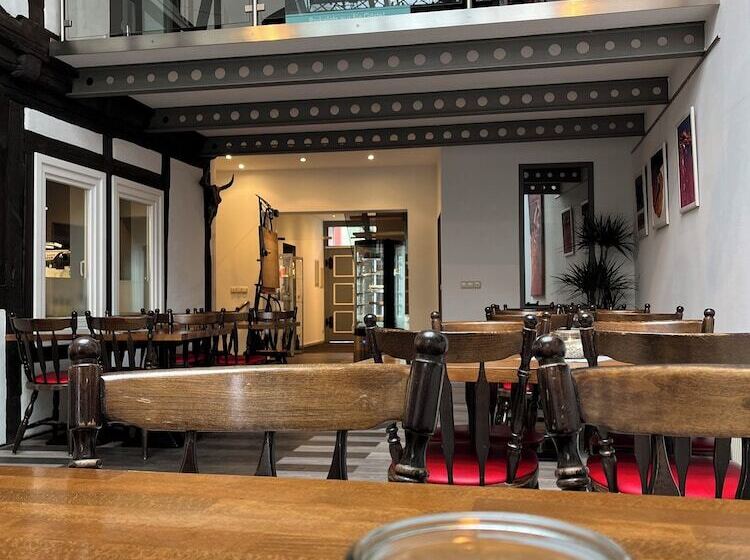 민박 Passage 84   Hotel & Café