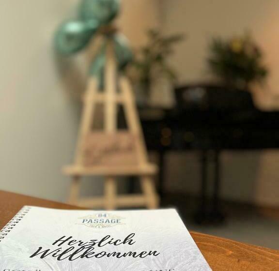 민박 Passage 84   Hotel & Café