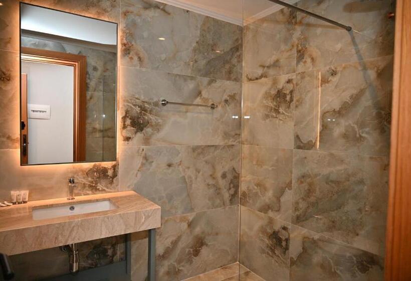 בית מלון כפרי Adria Palace