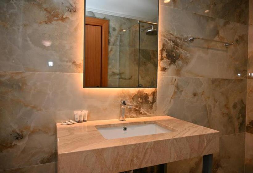 בית מלון כפרי Adria Palace