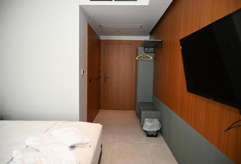 בית מלון כפרי Adria Palace