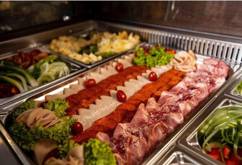 Отель Arena Deluxe & Spa