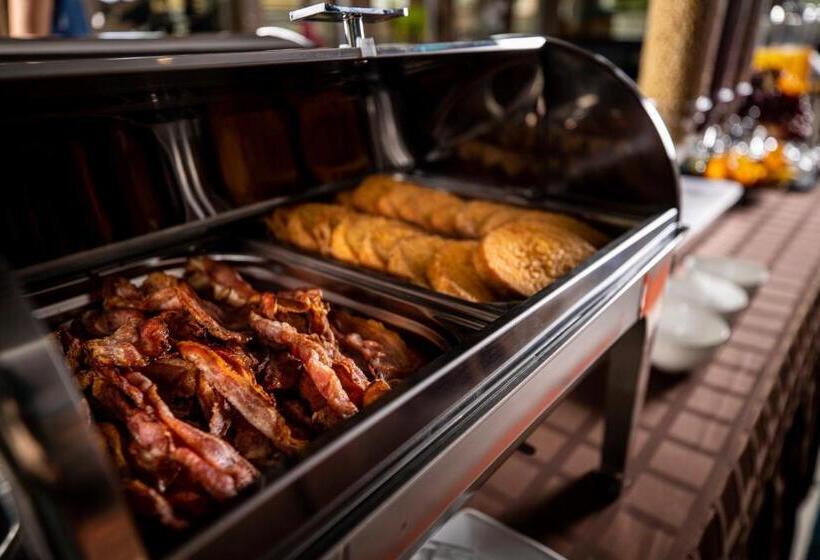 Отель Arena Deluxe & Spa