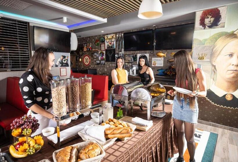 Отель Arena Deluxe & Spa