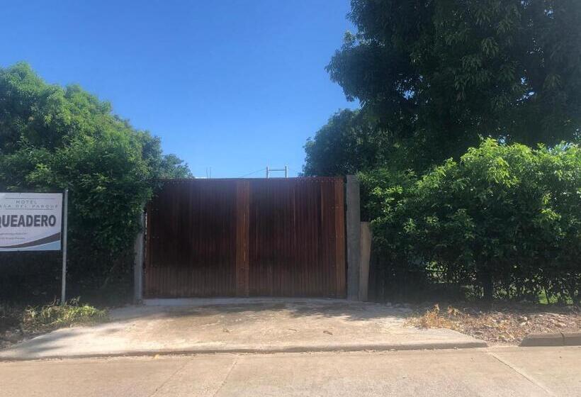 Отель Casa Del Parque