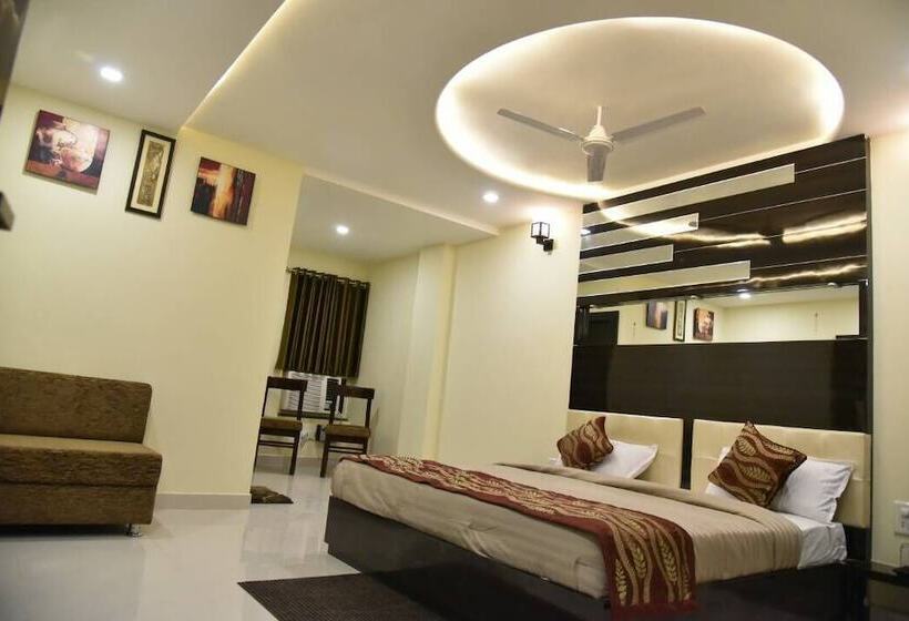 Отель Dessert Palm