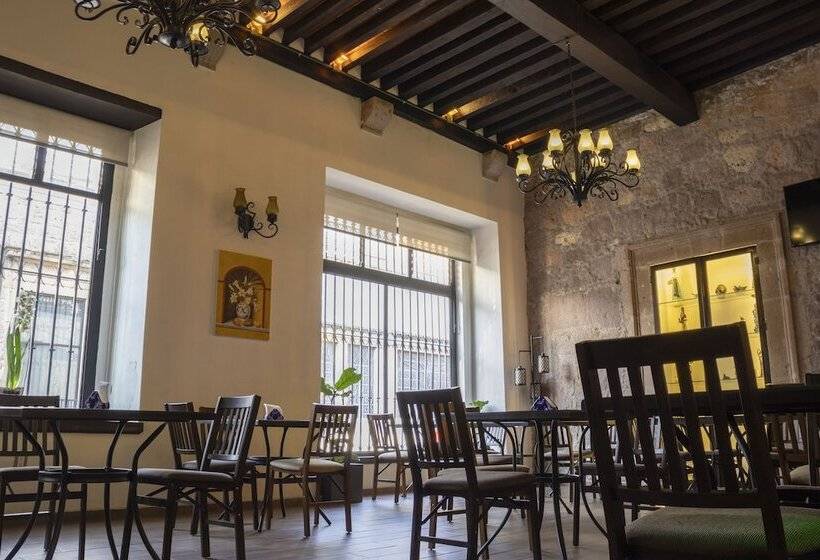 ホテル Don Carlos