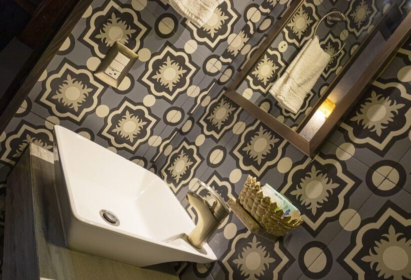 Отель Don Carlos