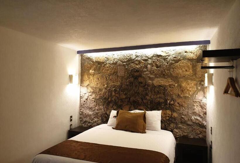 ホテル Don Carlos