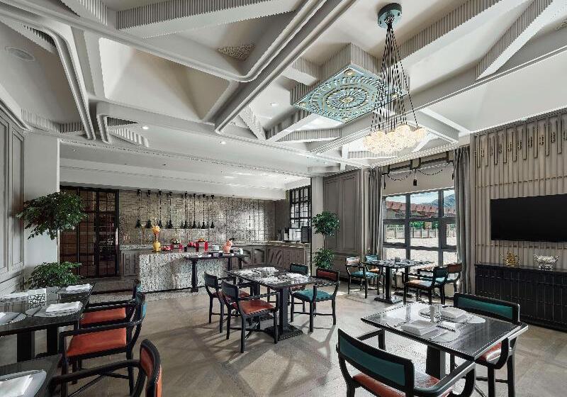 호텔 Hilton Shigatse