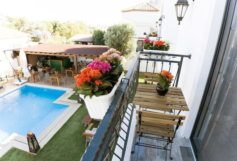 בית מלון כפרי Juliet Alacati