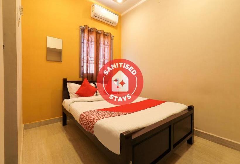 Отель Oyo 77439 Neomaxian Tower