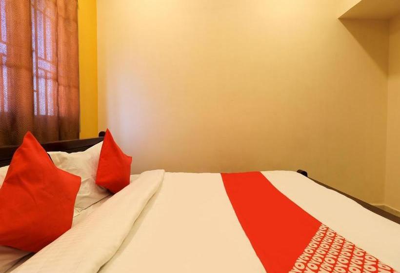 Отель Oyo 77439 Neomaxian Tower