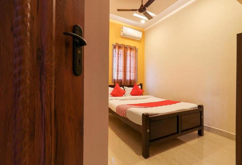 Отель Oyo 77439 Neomaxian Tower