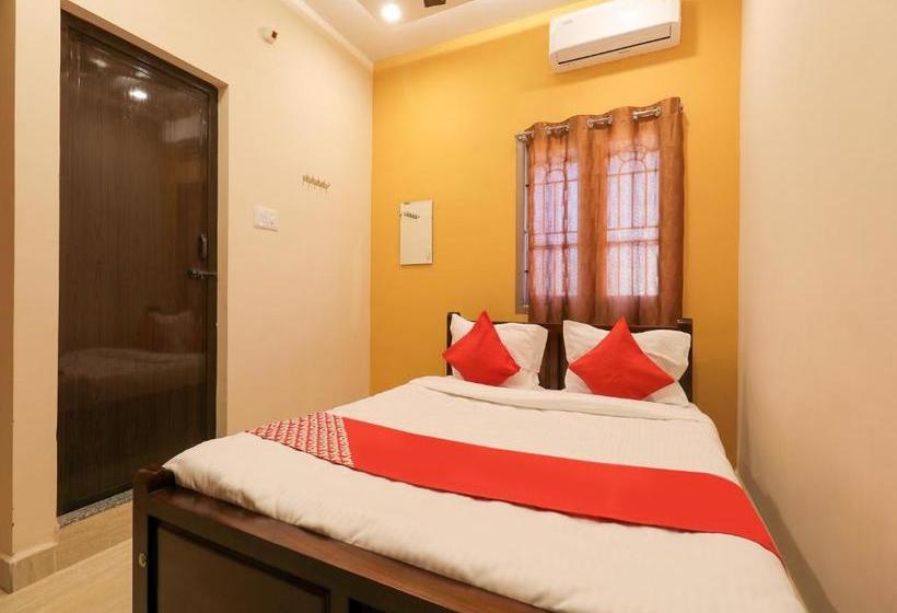 Отель Oyo 77439 Neomaxian Tower