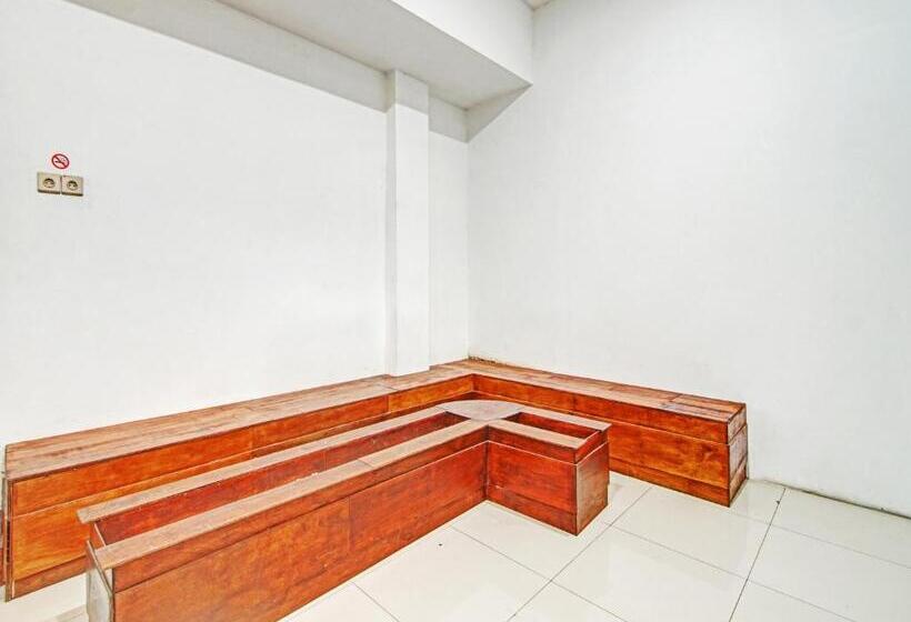 호텔 Oyo 90419 Azzahra Homestay Syariah