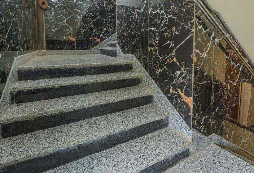 Отель Oyo Townhouse 478 Royal Aanandam