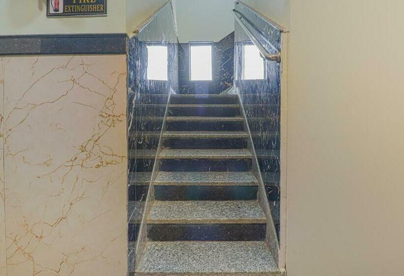 Отель Oyo Townhouse 478 Royal Aanandam