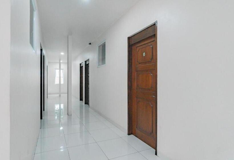 فندق Reddoorz Near Prujakan Station Cirebon