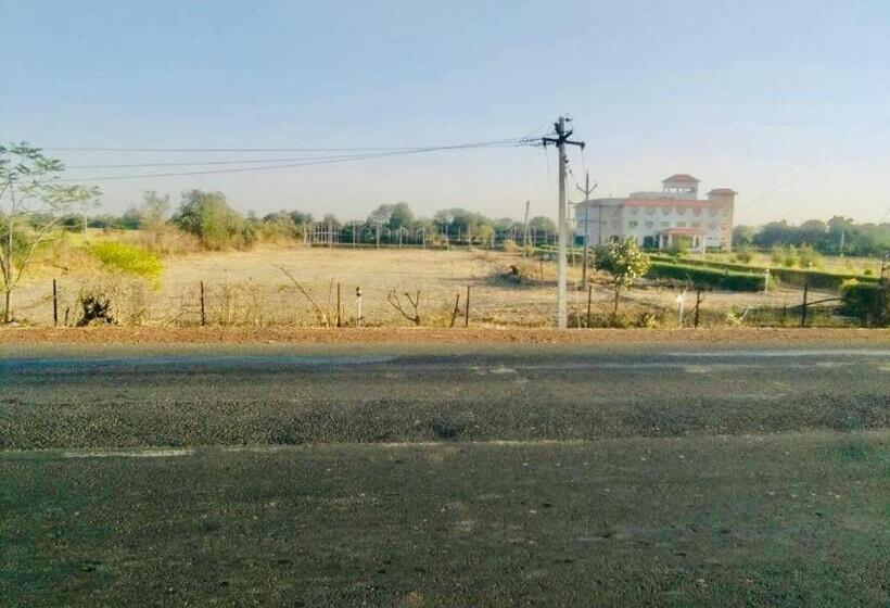 בית מלון כפרי Regency Bina