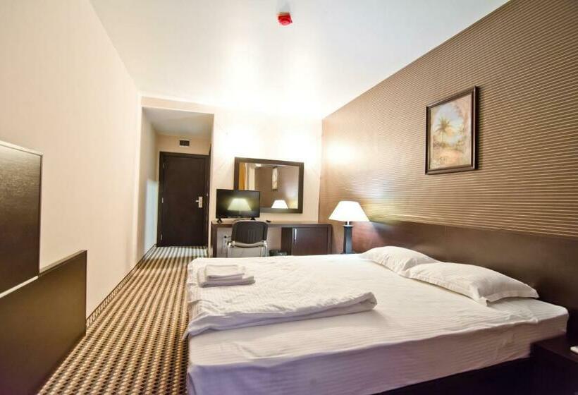 호텔 семеен хотел романтика