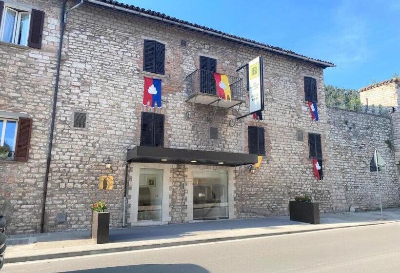 호텔 San Francesco E Il Lupo