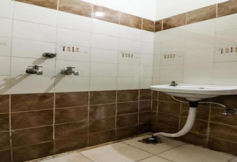 Отель Spot On 81496 Maruti Nandan Guest House