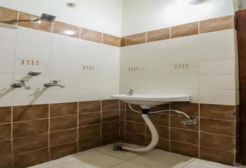 Отель Spot On 81496 Maruti Nandan Guest House