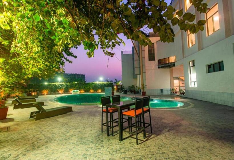 Отель Tdi Club Retreat