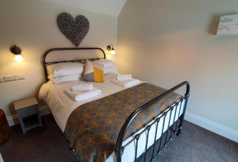 Отель The Adam And Eve