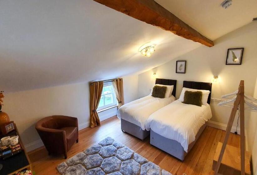 Отель The Adam And Eve