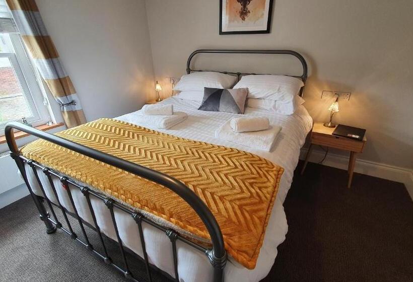 Отель The Adam And Eve