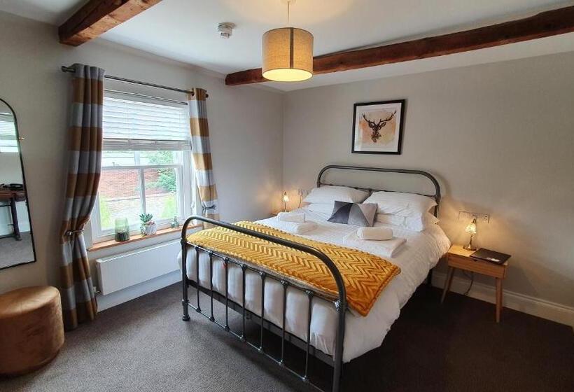 Отель The Adam And Eve