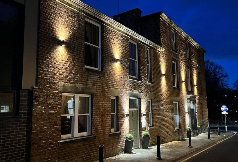 ホテル Winckley Square Residences