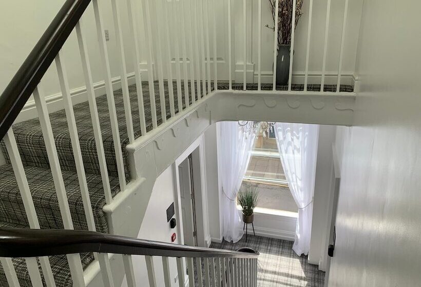 ホテル Winckley Square Residences