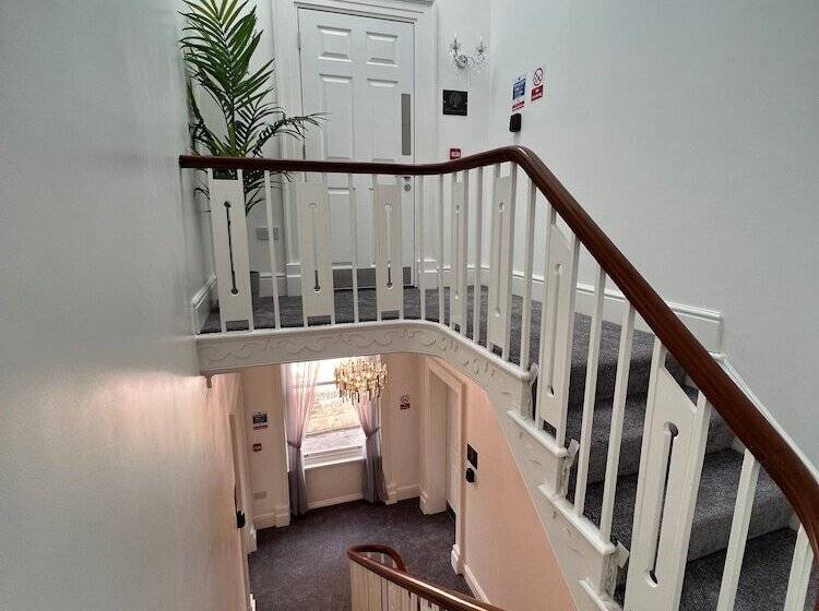 ホテル Winckley Square Residences