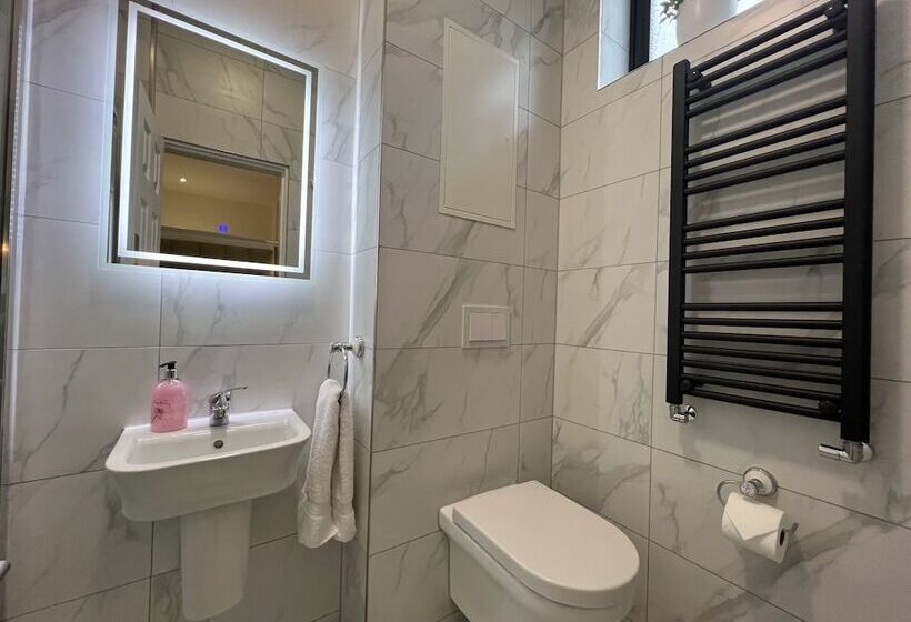 ホテル Winckley Square Residences