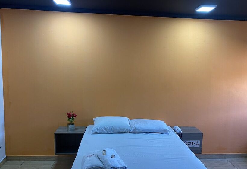 Light Motel   24 Horas