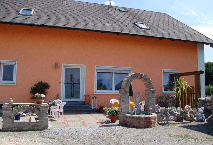 Nesthocker Café Snackbar Pension Bauwagencamp