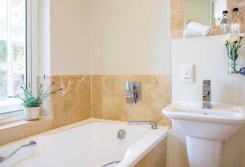 بنسيون Room In Guest Room   Charming Room With A Sea View