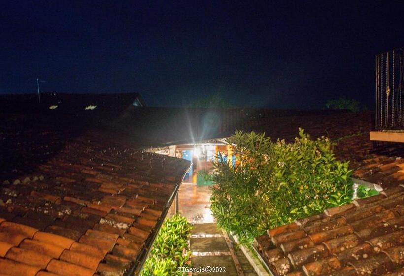 هاستل Hostal Koltin Suchitoto