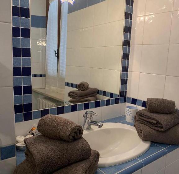 ベッドアンドブレックファースト Affittacamere La Torre Di Montalcino