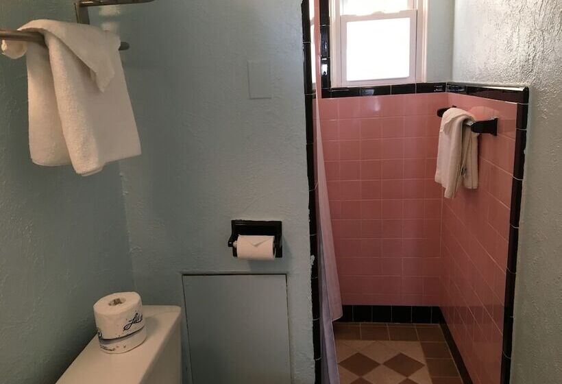 Harbor Mist Family Motel